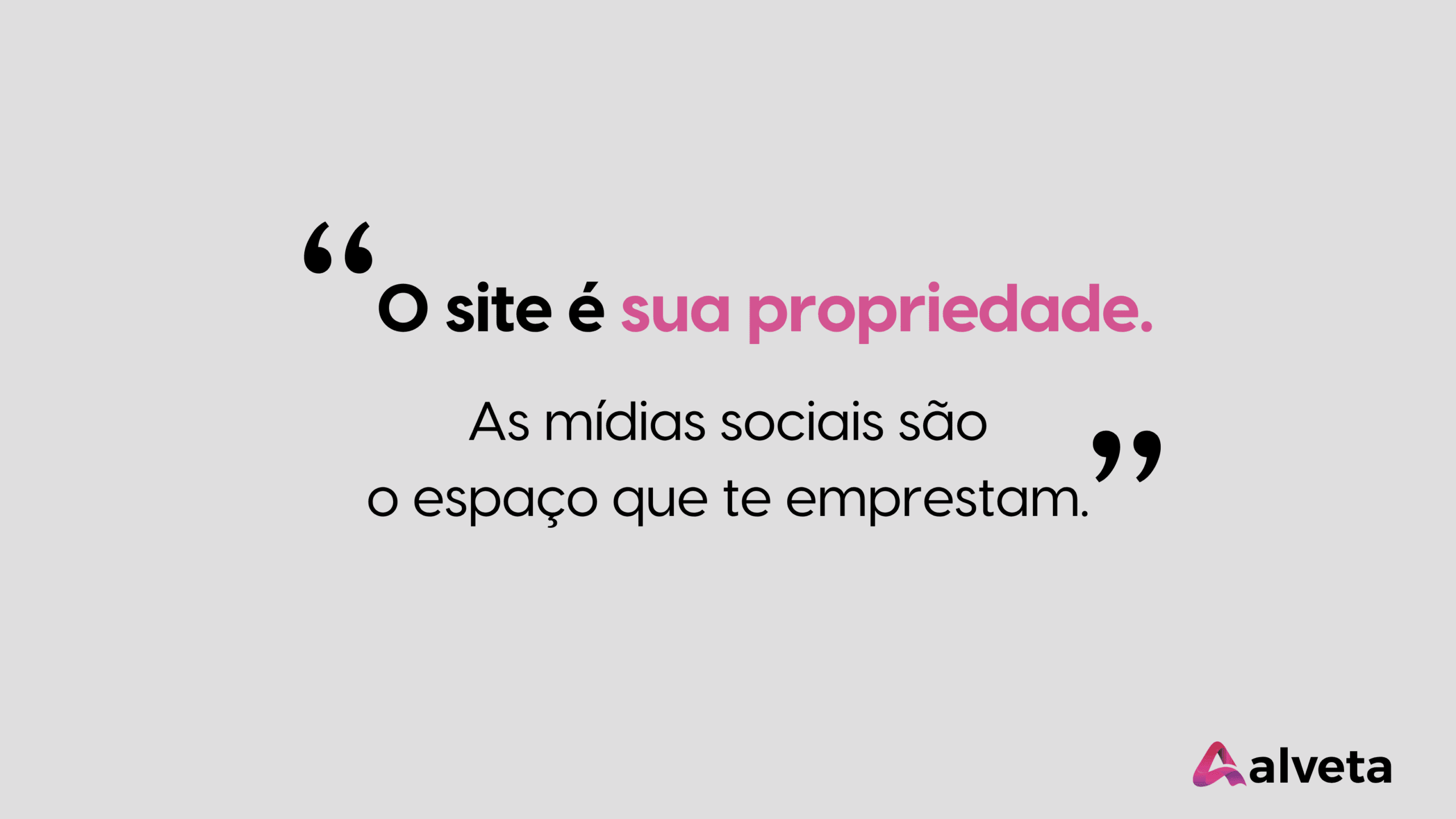 ilustração comparando site como terreno próprio e redes como sala alugada